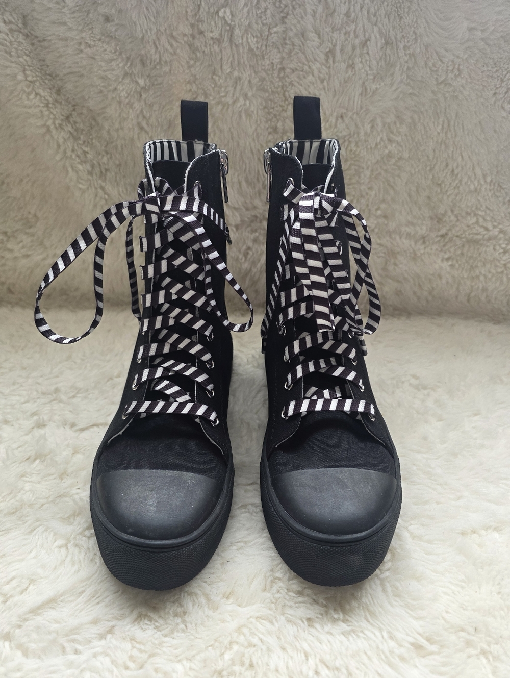 Dolls Kill x Emily The Strange Existential Freeze Platform Sneakers Size 6 - Picture 7 of 12